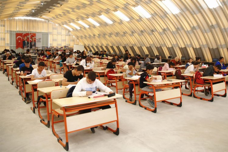 Hatay Büyükşehir'den afetzede öğrencilere eğitim seferberliği -