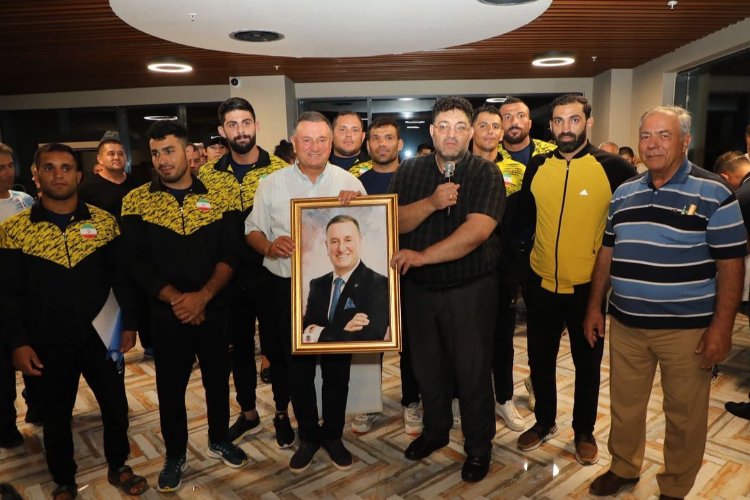 Hatay'da 'Aba Güreşi' öncesi hediye takdimi -