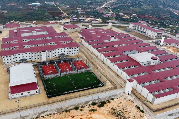 Hatay'da cezaevinden firar girişimi: 12 hükümlüden 3'ü öldü -