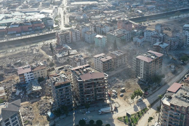 Hatay’da enkaz kaldırma sürüyor -