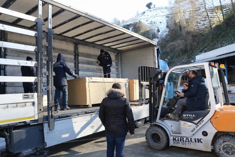 Hatay'daki 'Çadır Kent' için Rize'den tırlar yola çıktı -