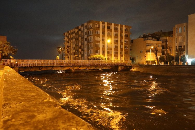 Hatay'dan taşkınlara hızlı müdahale -