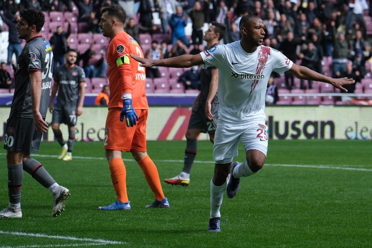 Hatay 'gümrük'ü geçti -