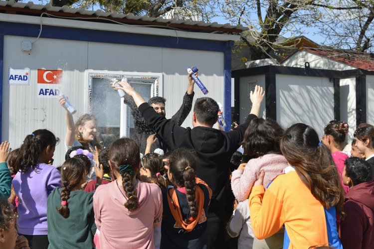 Haydi Tut Elimi Derneği 'Hatay İçin Elele' verdi -