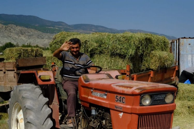 Hayvan üreticilerinin balya sevinci -