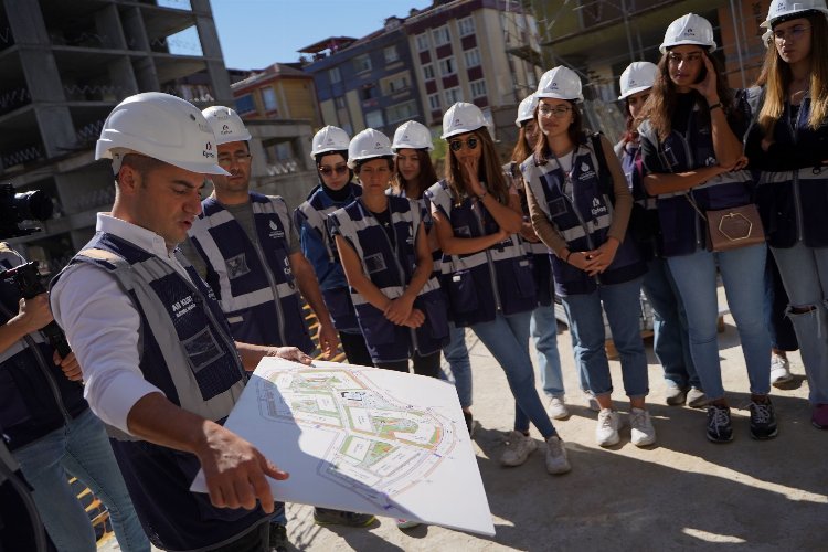 Hem burs aldılar, hem iş öğrendiler -
