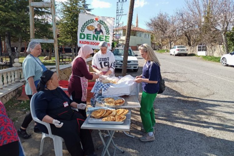 Hem gelenek yaşatıyor hem kazanç sağlıyorlar -