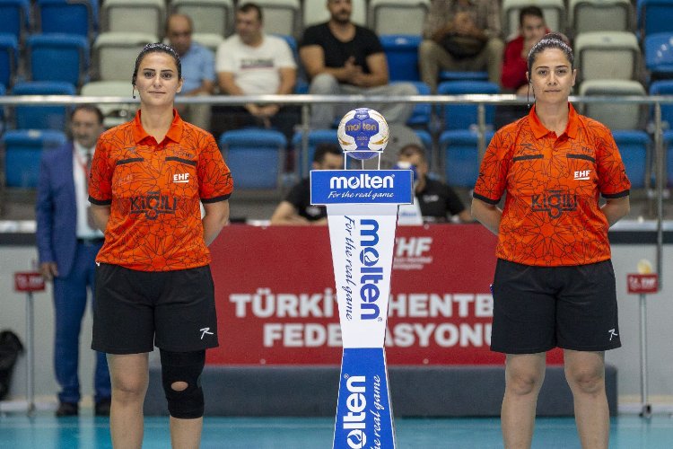 Hentbol kadın hakem ikilisinden bir ilk daha -