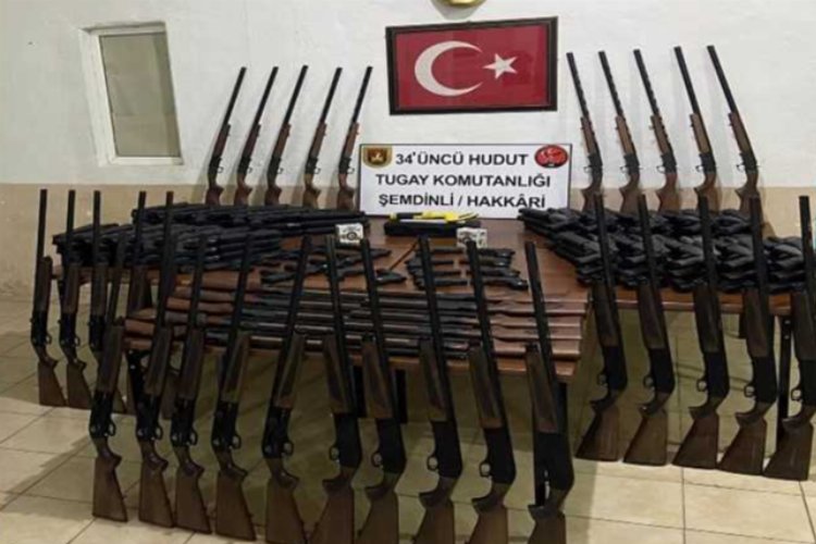 Hudut Kartalları çuval içinde çok sayıda tüfek ele geçirdi -