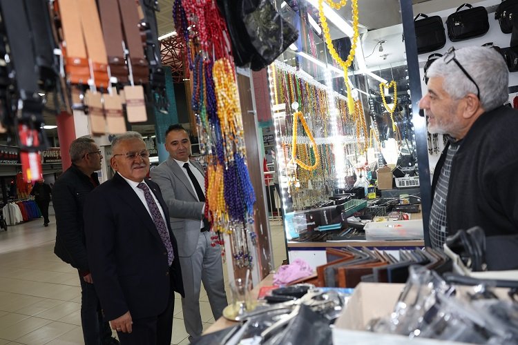 Hunat Çarşısı Başkan Memduh Büyükkılıç'ı ağırladı -