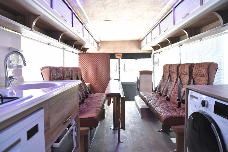 Hurda otobüsten doğal afet konaklama aracı -