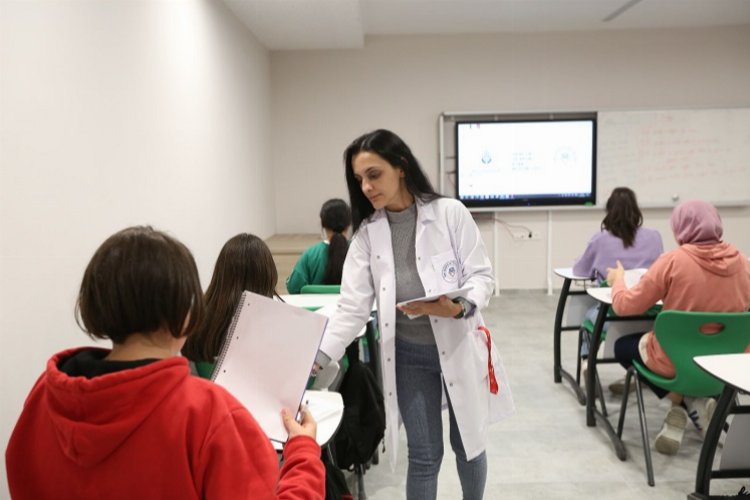 İBB'den depremzede gençlere eğitim desteği -