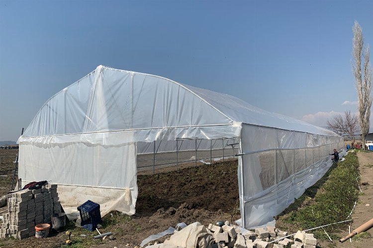 Şiddetli fırtınada zarar gören seralar bakıma alındı -