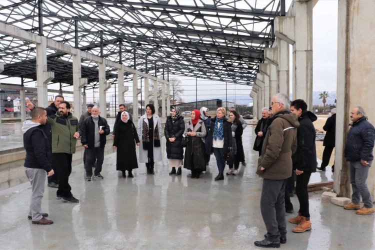 Çiftçiler, tıbbi ve aromatik bitkilerin işlendiği tesisleri gezdi -