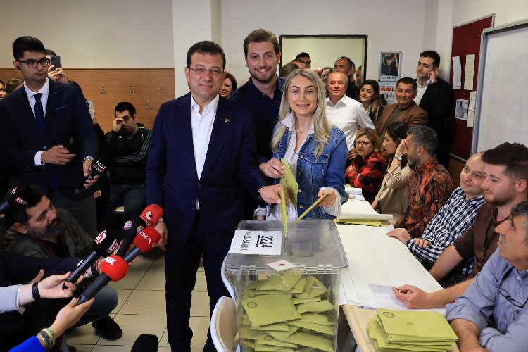 İmamoğlu ailesi oyunu Beylikdüzü'nde kullandı -