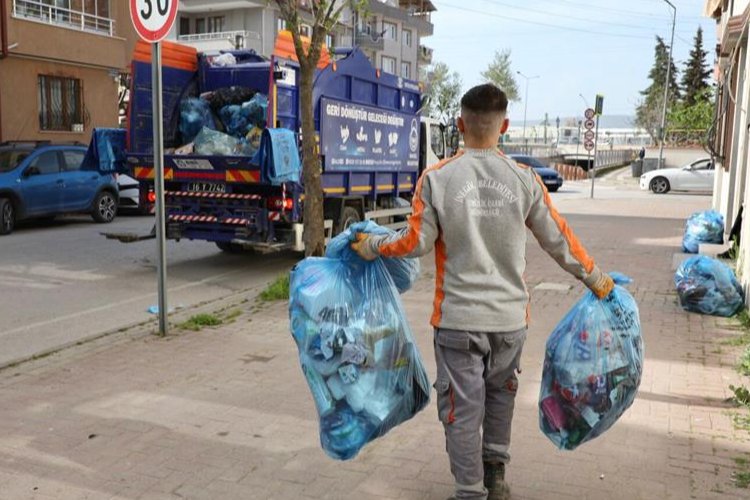 İnegöl'de 4 yılda 31 bin ton atıkla gelecek kurtuldu -