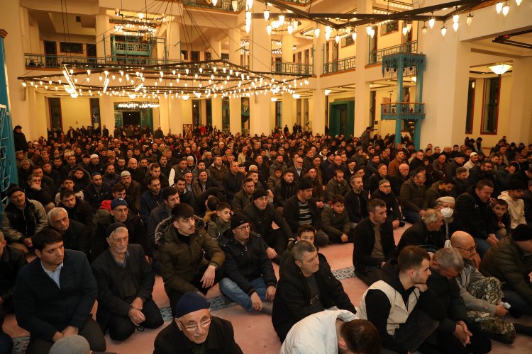 İnegöl'de kandilde eller semaya açıldı -