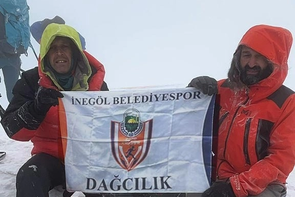İnegöllü dağcılar, Ağrı Dağı’na tırmandı -