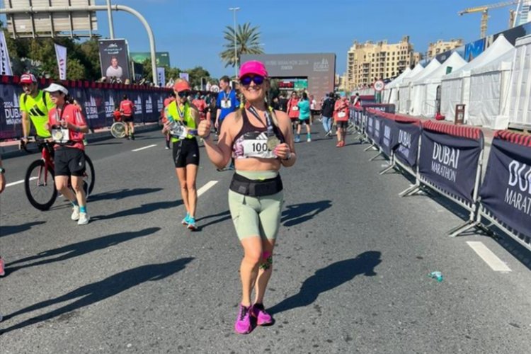 İnegöllü kadın sporcu Dubai'de koştu -