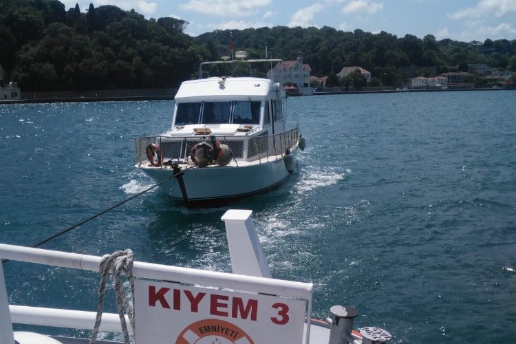 İstanbul açıklarında makine arızası yapan tekne kurtarıldı -