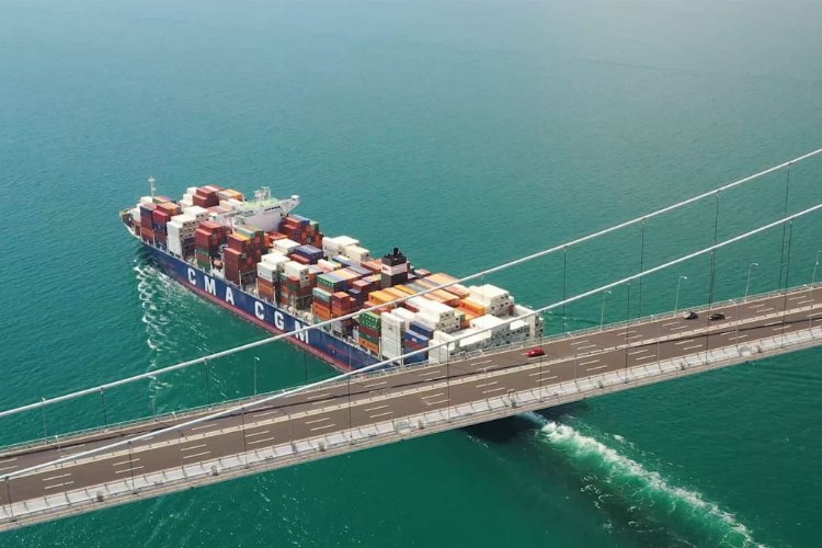 İstanbul Boğazı'ndan az gemiyle fazla yük taşındı! -