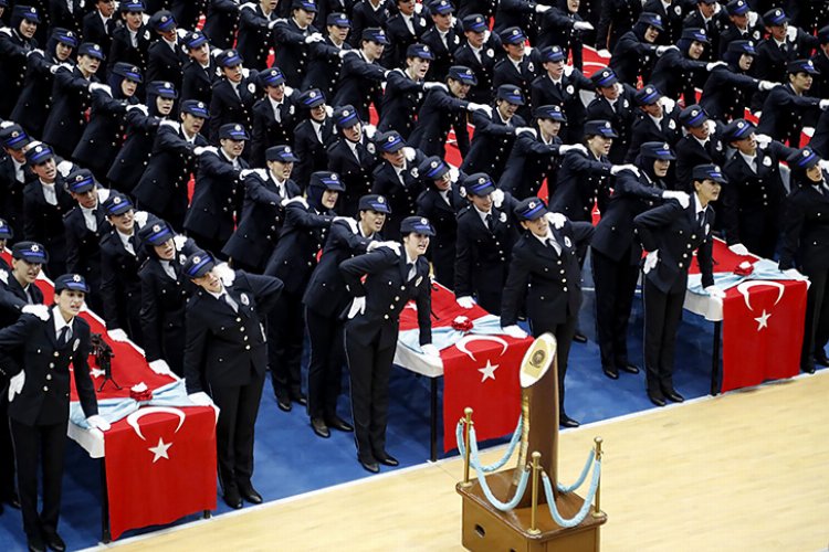 İstanbul'da 499 kadın polis memurunun mezuniyet sevinci -
