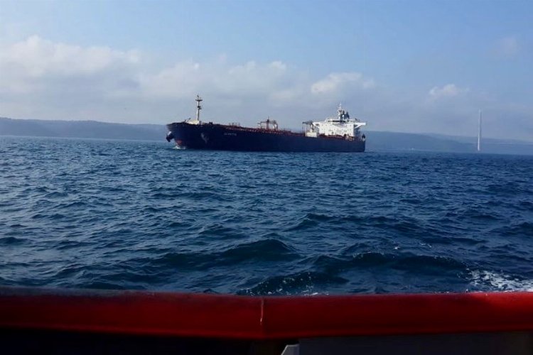İstanbul'da gemi trafiği yeniden faal! -