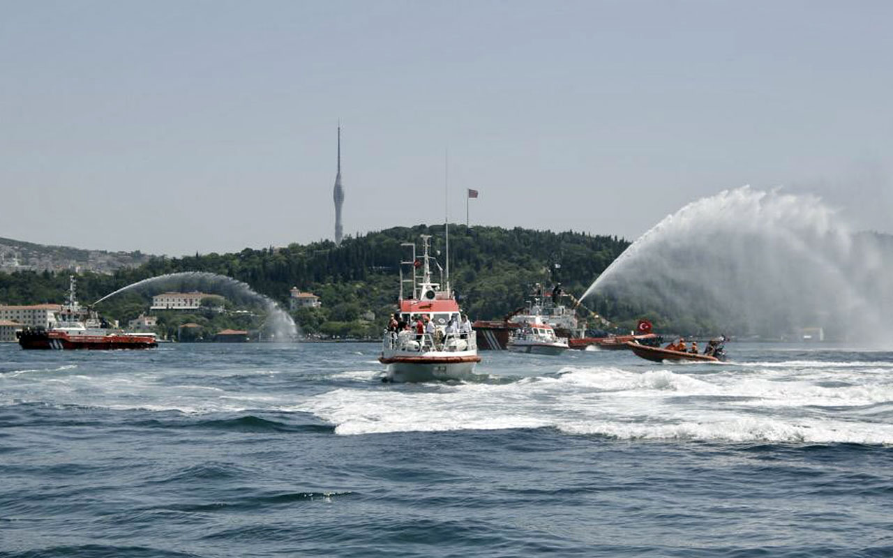 İstanbul’da Kıyı Emniyeti’nden saygı seyri