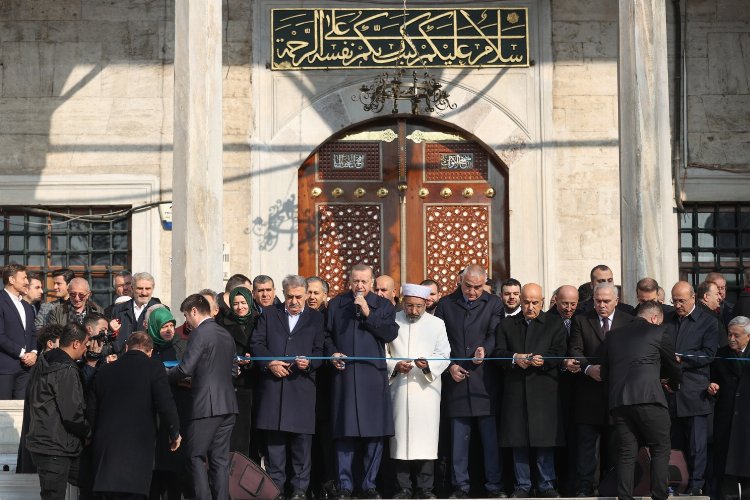 İstanbul'da restorasyonu tamamlanan Yeni Camii açıldı -