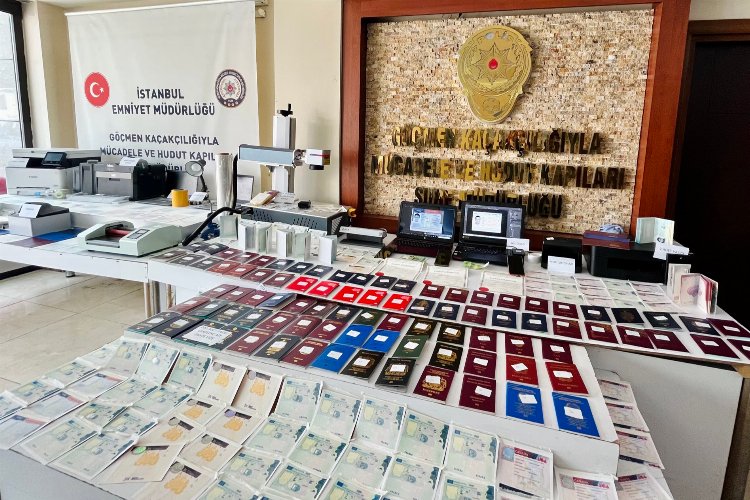 İstanbul'da sahte pasaport atölyesine 2 tutuklama -