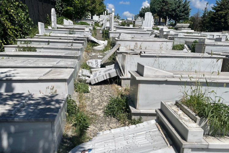İstanbul'da Yahudi Mezarlığı'na saldırı... 36 mezar taşı kırıldı! -