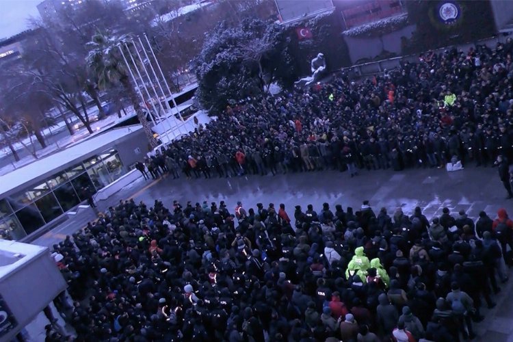 İstanbul'dan gönüllü polisler depremzedelere gidiyor -