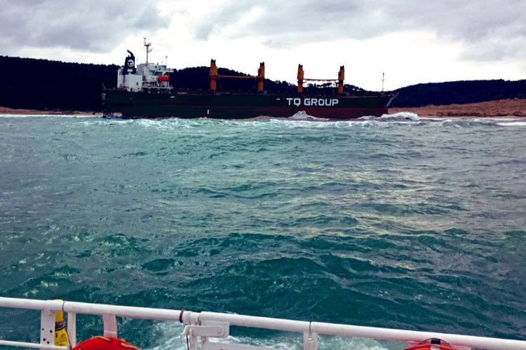 İstanbul Şile'de karaya oturan gemi yüzdürüldü -