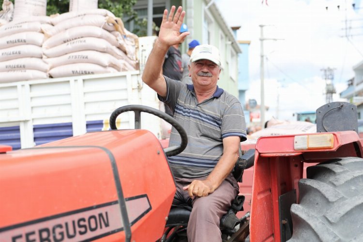 İstanbul Silivri'de çiftçilerin tohumluk arpa sevinci -