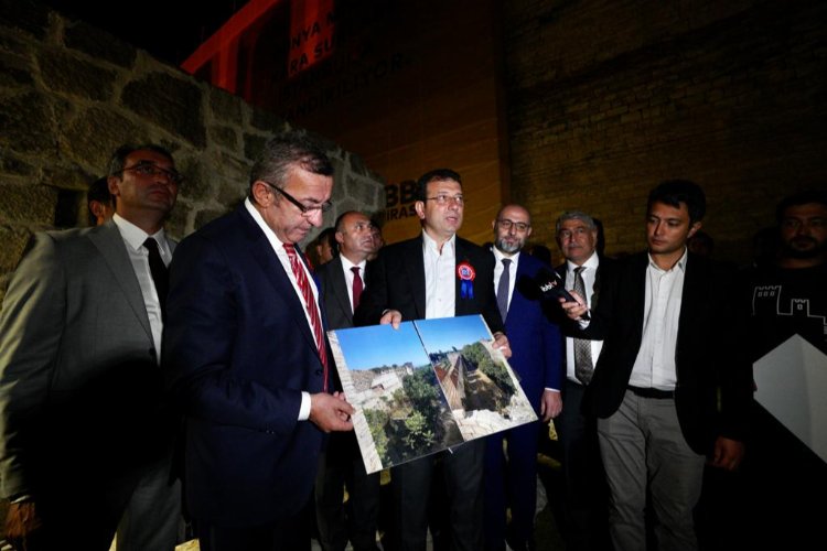 İstanbul tarihi surlarıyla buluştu -