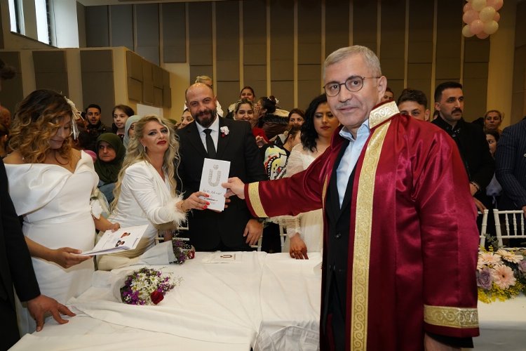 İstanbul Üsküdar'da Roman düğünü coşkusu -