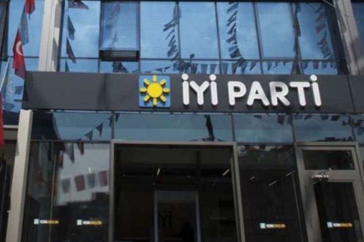 İYİ Partililerden istifa dalgası! -