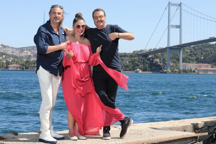 İzel-Çelik-Ercan’ın 30 yıl sonra ilk halk konseri İzmir Aliağa’da -
