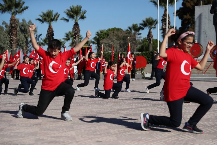 İzmir Aliağa'da Cumhuriyet coşkusu -