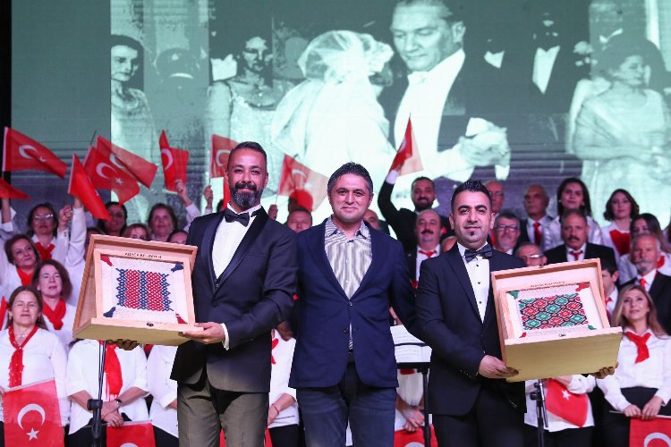 İzmir Aliağa 'Merhaba Cumhuriyet' konserinde buluştu -