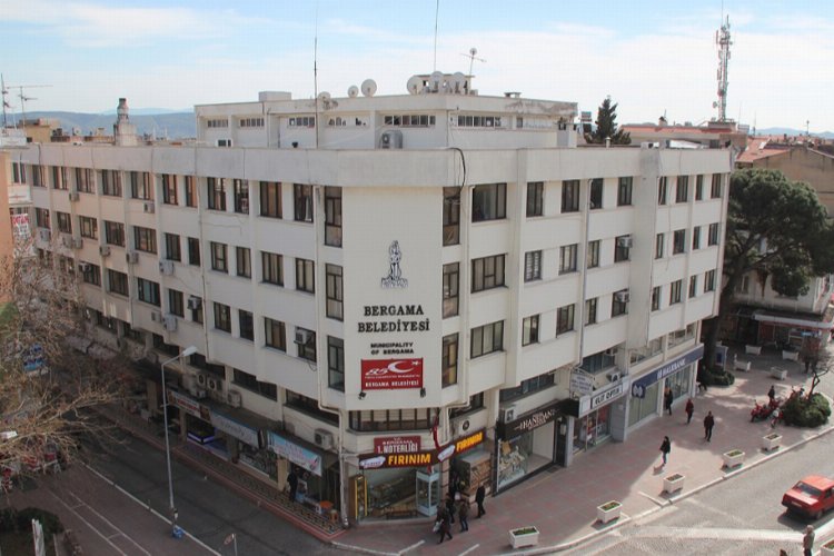 İzmir Bergama'da belediye binası için karar Ağustos sonunda belli olacak -