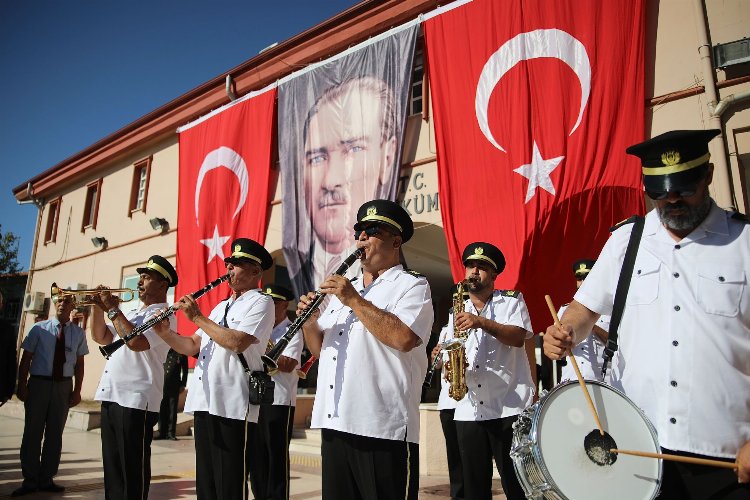 İzmir Bergama'da kurtuluş coşkusu -