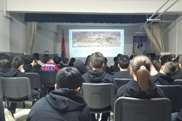 İzmir Bergama'da tarihi değerlere farklı eğitim -