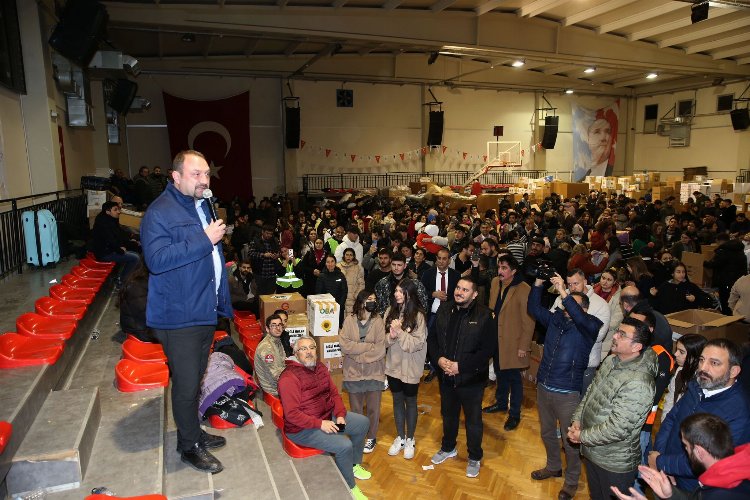 İzmir Çiğli’de deprem dayanışması büyüyor -