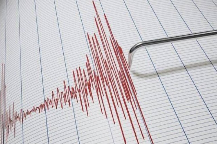 İzmir'de 3,7 büyüklüğünde deprem! -