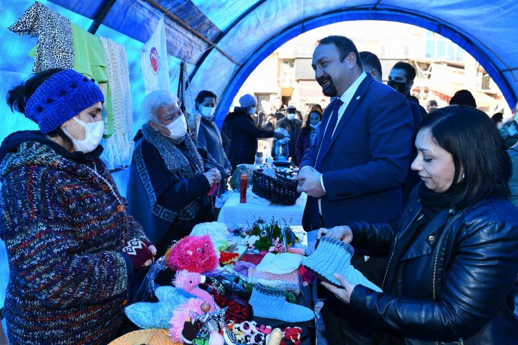 İzmir'de Çiğli'nin emektar kadınlarından burs desteği -