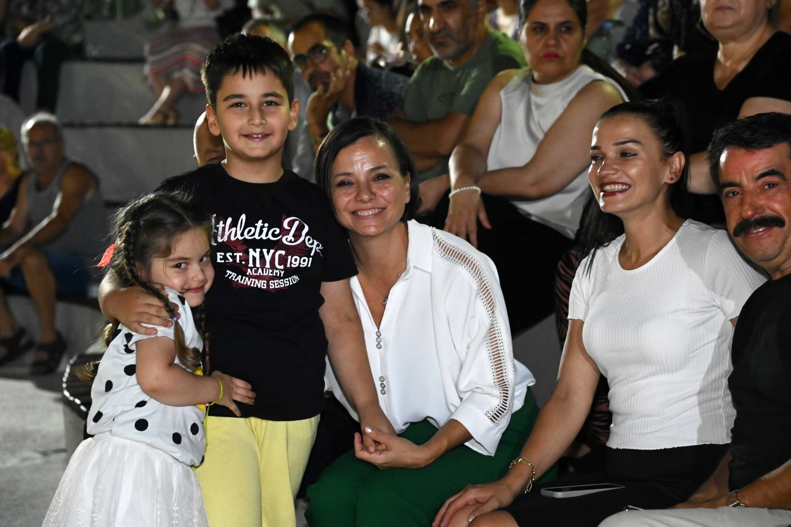İzmir'de Karafatma Parkı Sosyal Tesisleri yeniden hizmette -