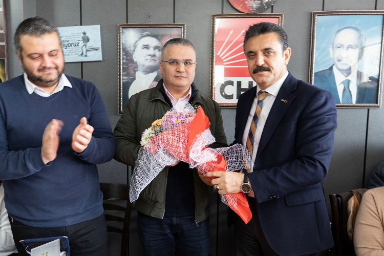 İzmir Dikili'de CHP'de miting gibi devir-teslim -