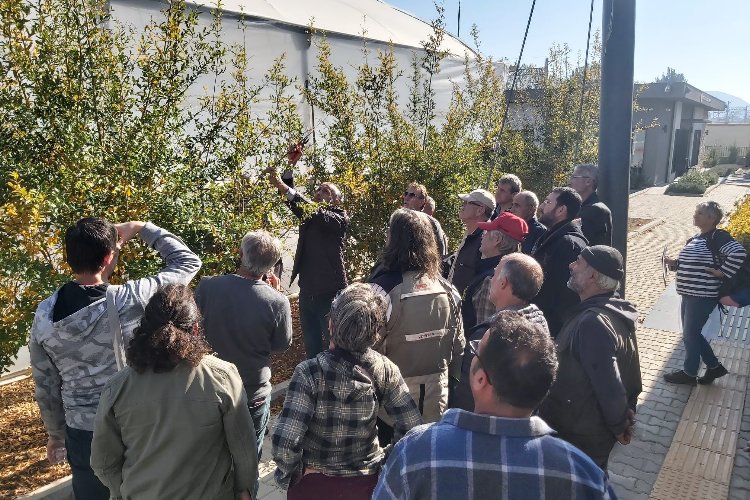 İzmir Efes Selçuk'ta çiftçilerin eğitimlerine devam -