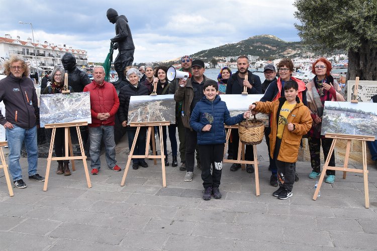 İzmir Foça'da sergili tepki! -